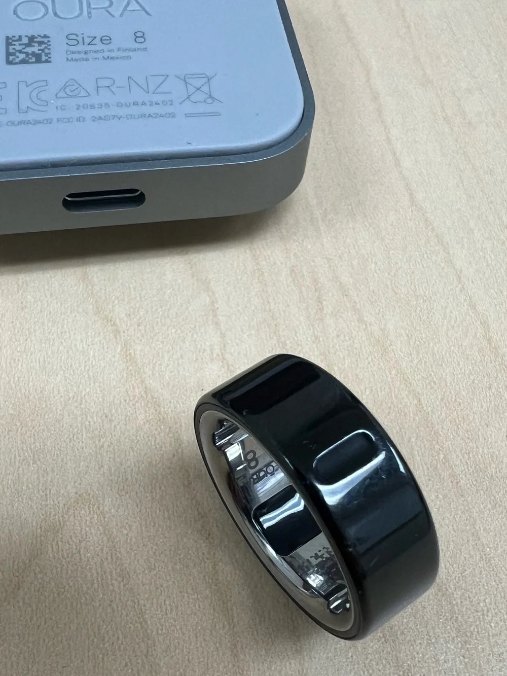 Size 8 | Black | Oura Ring 4